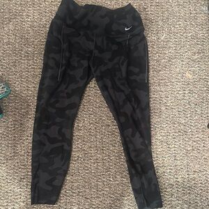 Nike Black Leggings with Camouflage Pattern and Elastic Waistband
